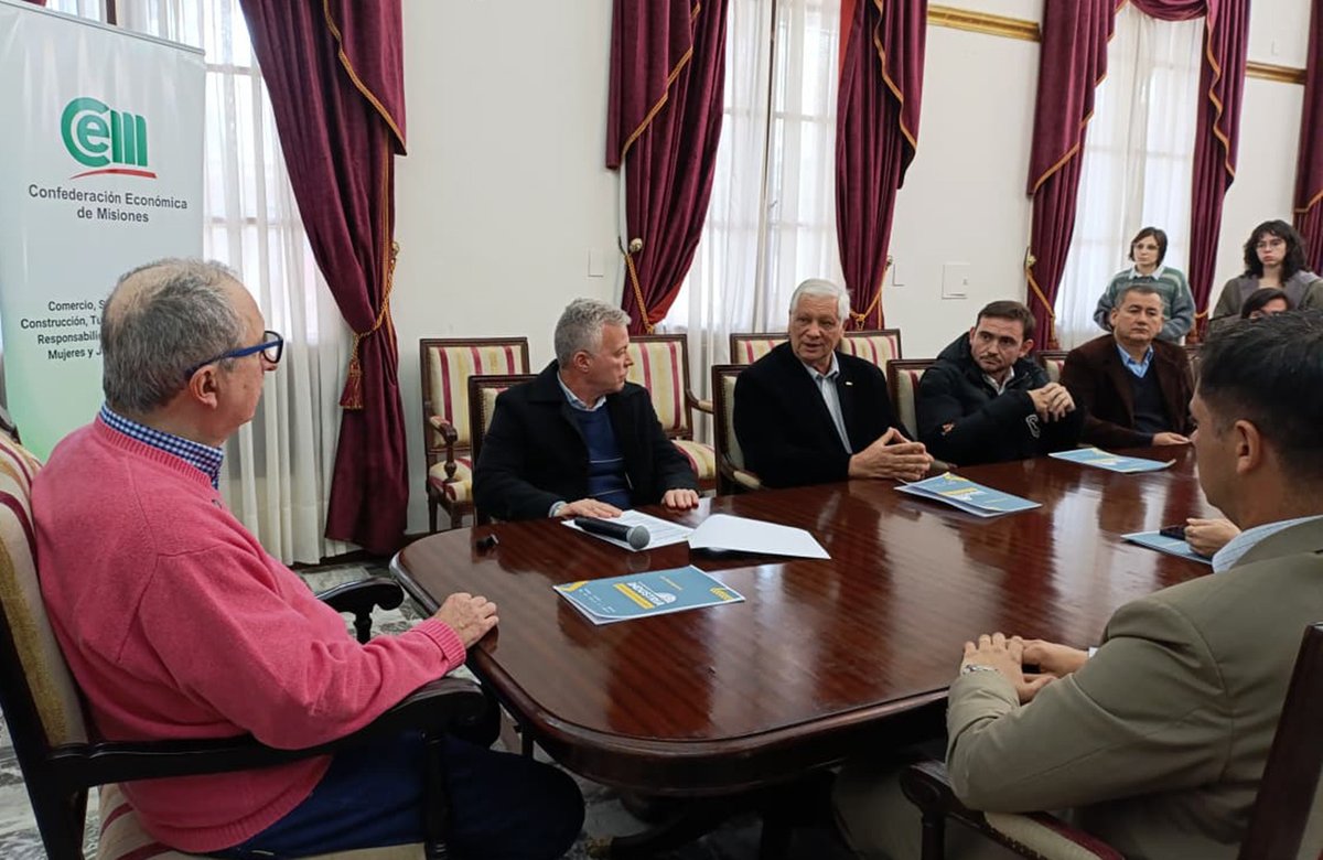 apicofom tweet media