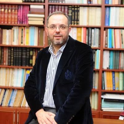 Prof. Dr. Erhan Afyoncu: "Üniversite mezunu 25 bin TL'ye çalışırken, eli tornavida tutan 4-5 katı para alacak.

Türkiye böyle bir duruma gidiyor..."