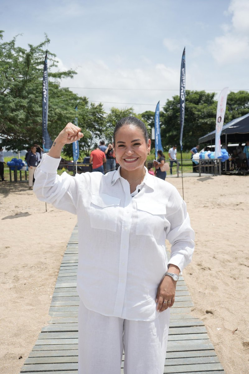 Esta rampa no es solo un acceso físico, es un símbolo de esperanza, de equidad, y de la búsqueda incansable por un mundo más inclusivo. Con cada paso que damos, nos acercamos un poco más a eliminar las barreras que han limitado la libertad de tantos.