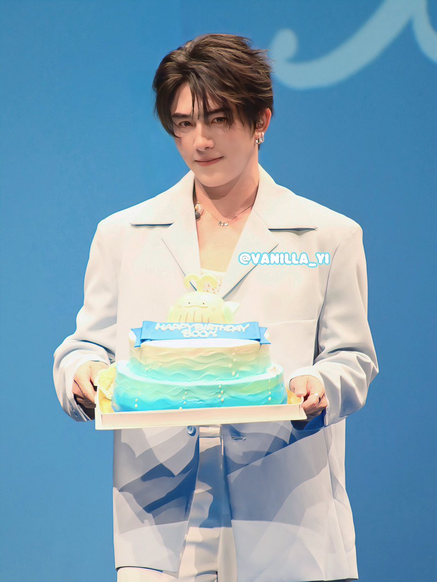 vanilla_yi🍊✨ (@vanenille) on Twitter photo Dan Gao Hao Chi Ma?🎂😋
Is the cake tasty?😋
Boomの笑顔が大好き😸
<a href="/bxxm_rvw/">บอ อู มอ บูมบูม🐋✨</a>
#HappyBxxmDay2025InTokyo
#BOOMingDaysinTokyo
#RVW #BXXMRVW Dan Gao Hao Chi Ma?🎂😋
Is the cake tasty?😋
Boomの笑顔が大好き😸
<a href="/bxxm_rvw/">บอ อู มอ บูมบูม🐋✨</a>
#HappyBxxmDay2025InTokyo
#BOOMingDaysinTokyo
#RVW #BXXMRVW