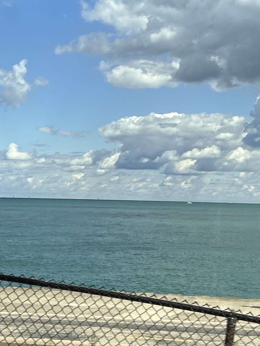 맑은 하늘과 기분좋은 시카고

#NFlying #엔플라잉 #서동성 #SeoDongSung