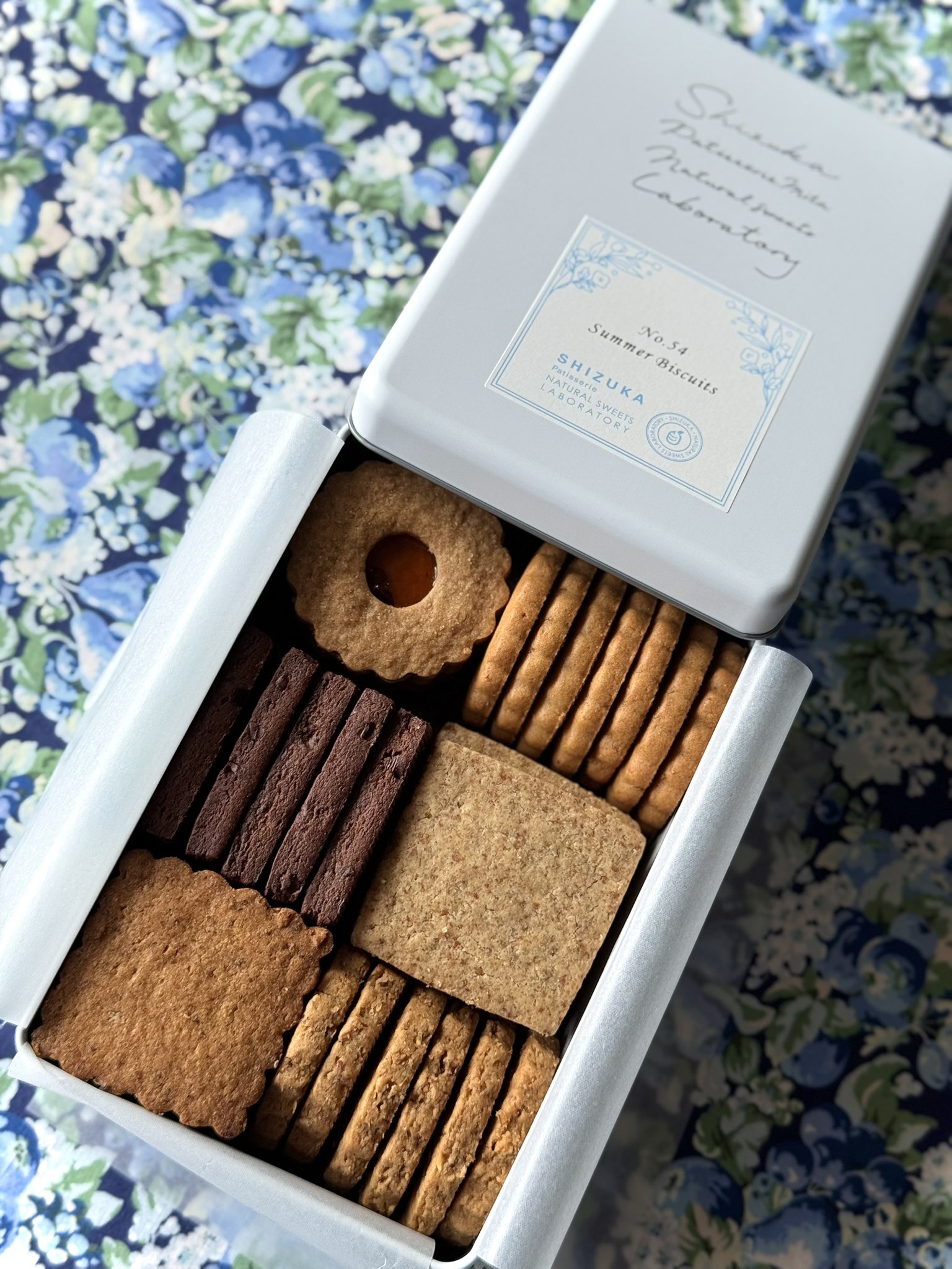シヅカ洋菓子店 No.54 Summer Biscuits 限定 No.54 Summer Biscuits ※8/25（月曜日）12:00から販売開始します