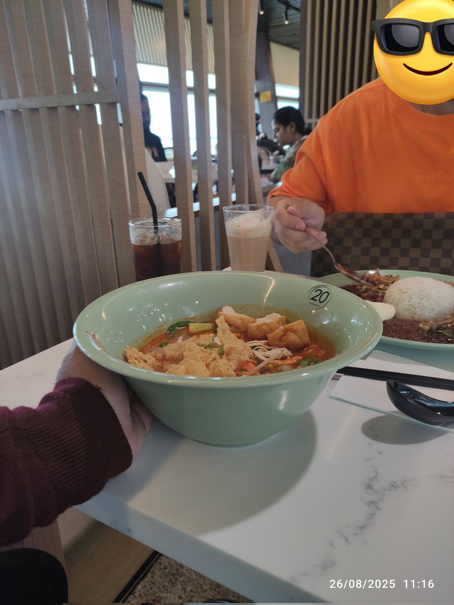 ini mangkok dan piring untuk manusia? gede bgt 😪😁