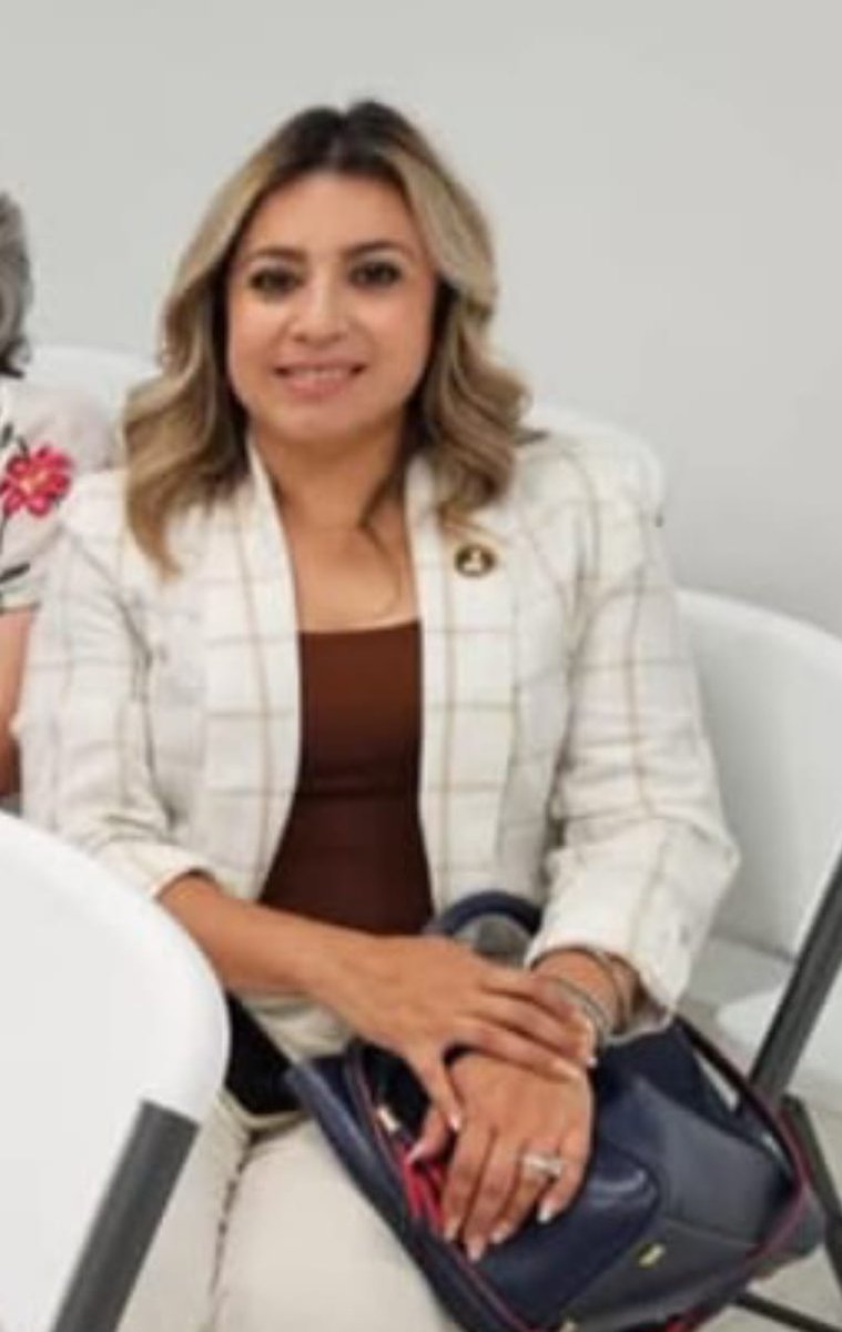 borderlínea.mx (@borderlineason) on Twitter photo El <a href="/gobnogalesson/">Gobierno de la Ciudad de Nogales</a> confirma la detención del director jurídico del ayuntamiento Juan Manuel Ruiz Hernández, quien además es esposo de la regidora de #morena, Martha Gabriela Castillo Chiquete... Es un asunto de tipo privado. Un escándalo más del ayuntamiento de Nogales y otros más El <a href="/gobnogalesson/">Gobierno de la Ciudad de Nogales</a> confirma la detención del director jurídico del ayuntamiento Juan Manuel Ruiz Hernández, quien además es esposo de la regidora de #morena, Martha Gabriela Castillo Chiquete... Es un asunto de tipo privado. Un escándalo más del ayuntamiento de Nogales y otros más