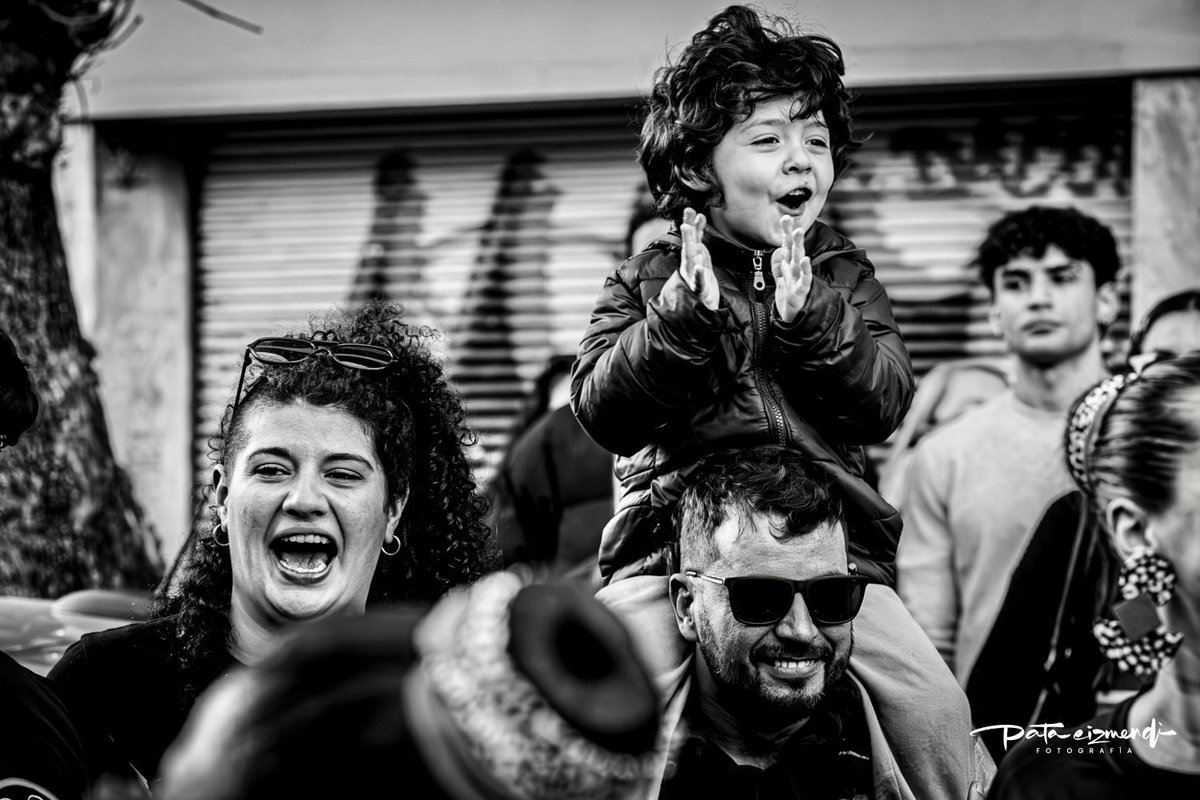 pataeizmendi's tweet image. Encuentro de Toques Madre

Sur - Ansina Tradición - Cordón

#Candombe #Tradicion #Uruguay 
#fotografia #fotografosuruguayos  #uruguay #worldphotography #fotoreportaje #streetphotography #photography #urbanphotography #Fotoreportero #photojournalist #fotografoslatam