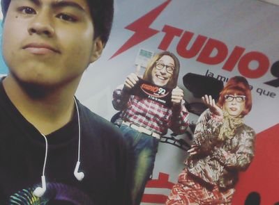 AlexRageAs's tweet photo. @Guille_chirinos @FabioTheRuski Otaku, Peruano y color marrón, se nota que lo tuyo es tener la palanca en la mano todo el día, no puedes llamar puto y verte de esa manera y con esos gustos tan vírgenes master, ojo ahí 🥸 https://t.co/FU5jjhLb7t