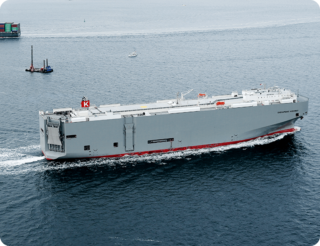 川崎汽船の自動車運搬船（PCC）とか完全に現代艦艇のロービジ塗装で海洋に溶け込む事が目的としか思えないんだけど、なぜ商船が遠景に溶け込む必要があるのかは謎。何と戦う気なのよ

本気でK-Lineの灰色は海で見にくいんだってば（勿論レーダーもAISもあるけど）