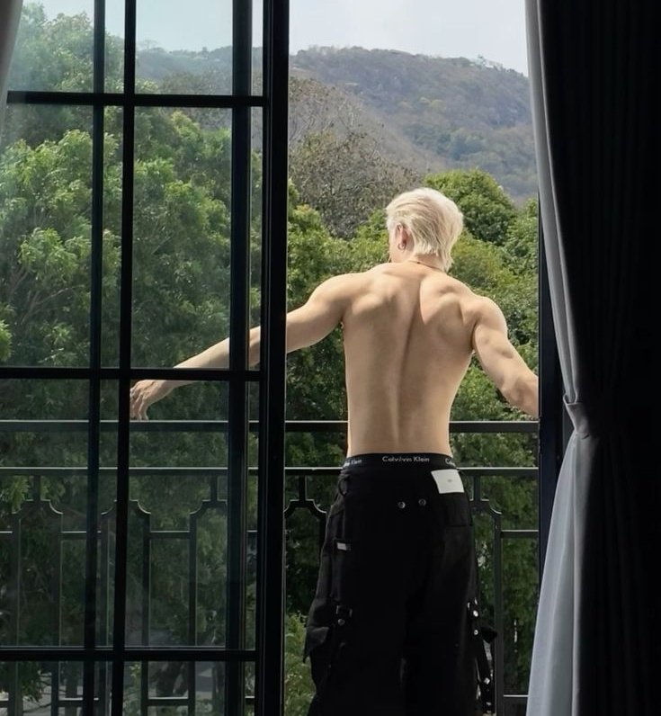 Hola mi amor @/Bangchan