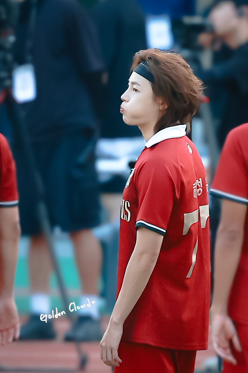 GoldenCloud0322's tweet photo. 250823 뭉찬4 올스타전       

하성운 뿌우의 순간 ˎ₍•ʚ•₎ˏ
안보이는 곳에서도 수시로 귀여워 😋

#하성운 #HASUNGWOON
@gooreumseng https://t.co/GJ2jnKeUID