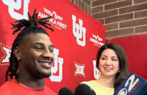 EliteFitMob's tweet image. Find yourself a woman that will look at you the way she is looking at him and you've won at life. #HeIsHim