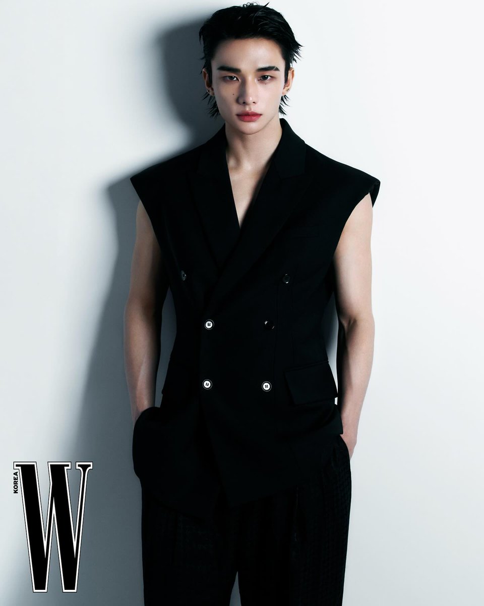 Fotógrafo: no hagas nada
Hyunjin: 🧍‍♂️
Fotógrafo: increíble, maravilloso, estupendo, apolíneo, hijo de Afrodita, Eros mismo ante mis ojos, belleza innata e incomparable