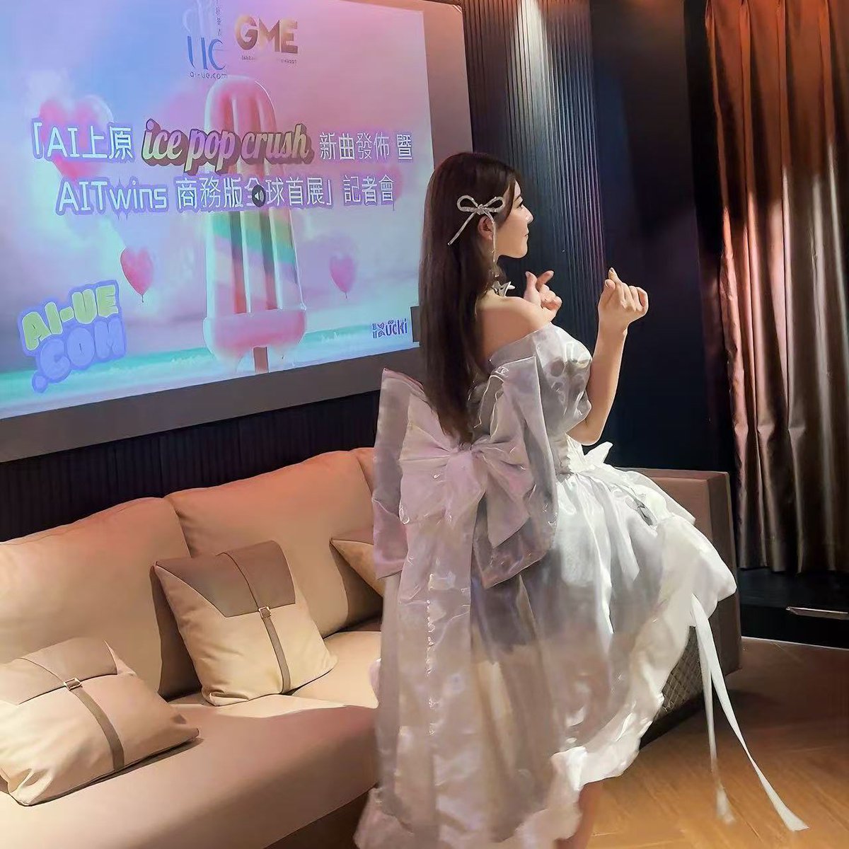 香港での記者会見🇭🇰
⁡
後ろの大きなリボンが可愛いドレス🎀
⁡
#上原亜衣