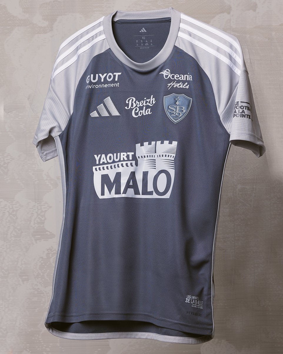 🇫🇷 Brest (<a href="/SB29/">Stade Brestois 29</a>) 25/26 third kit x adidas.

Dark gray on the torso and light gray on the shoulders and sleeves make for a really nice-looking shirt. Don’t you think?