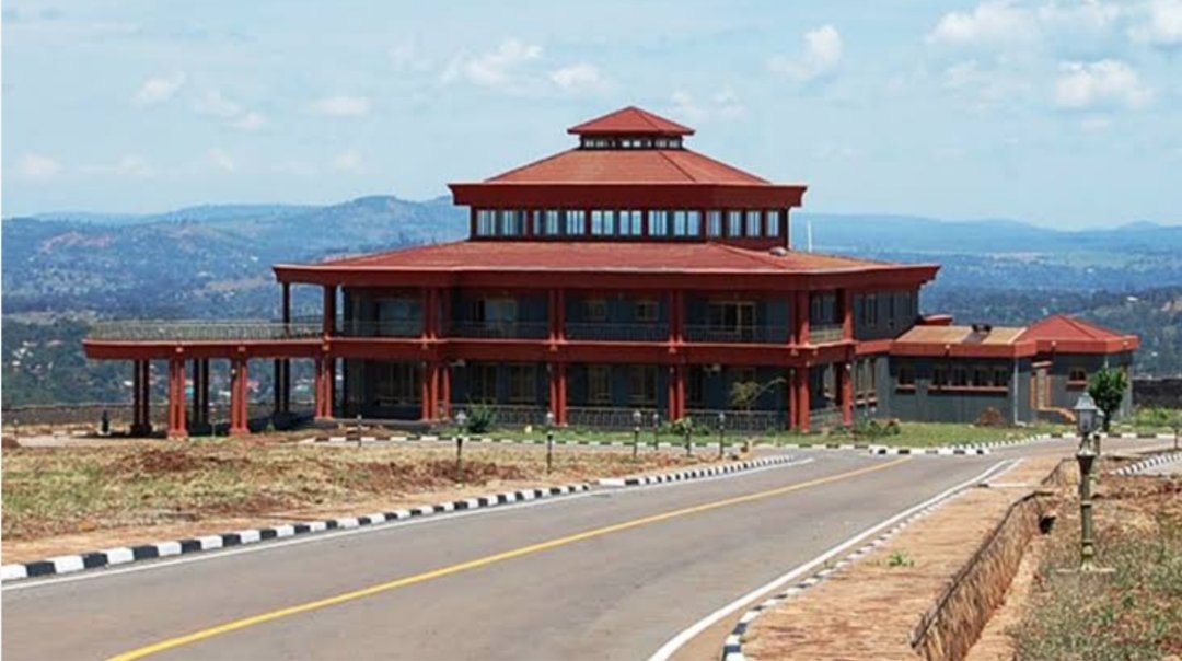 Nabirye Daphine (@nabiryedaphine) on Twitter photo Exploring Uganda? 🇺🇬
Don’t miss Igenge Palace in <a href="/jinjacity/">Jinja City Uganda</a> the royal home of the Kyabazinga of Busoga. A stunning hilltop palace with rich culture, history and breathtaking views of Busoga Kingdom. #VisitUganda #BusogaCulture #yks25 #emiamily #Hearts2Hearts #PerthSanta Exploring Uganda? 🇺🇬
Don’t miss Igenge Palace in <a href="/jinjacity/">Jinja City Uganda</a> the royal home of the Kyabazinga of Busoga. A stunning hilltop palace with rich culture, history and breathtaking views of Busoga Kingdom. #VisitUganda #BusogaCulture #yks25 #emiamily #Hearts2Hearts #PerthSanta