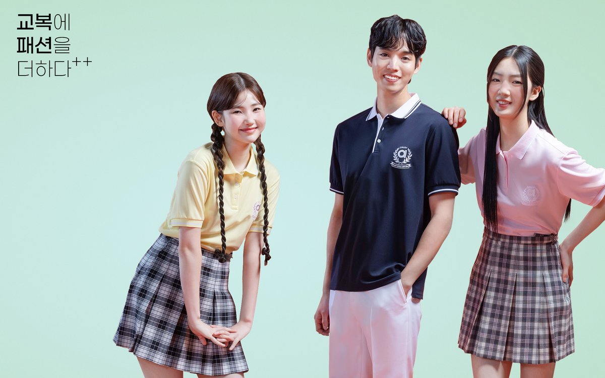 어떤 스타일에도 자연스럽게 스며드는
스마트 하복의 감각적인 핏
꾸미지 않아도 멋스럽고,
센스 있게 매치되는 여름 교복룩💙

패션까지 생각한 교복,
역시 #스마트학생복!

#교복에패션을더하다 #스마트 #스마트교복 #스마트고
#중학생 #고등학생 #smart #하복 #생활복 #정복 #트윈룩 #믹스앤매치