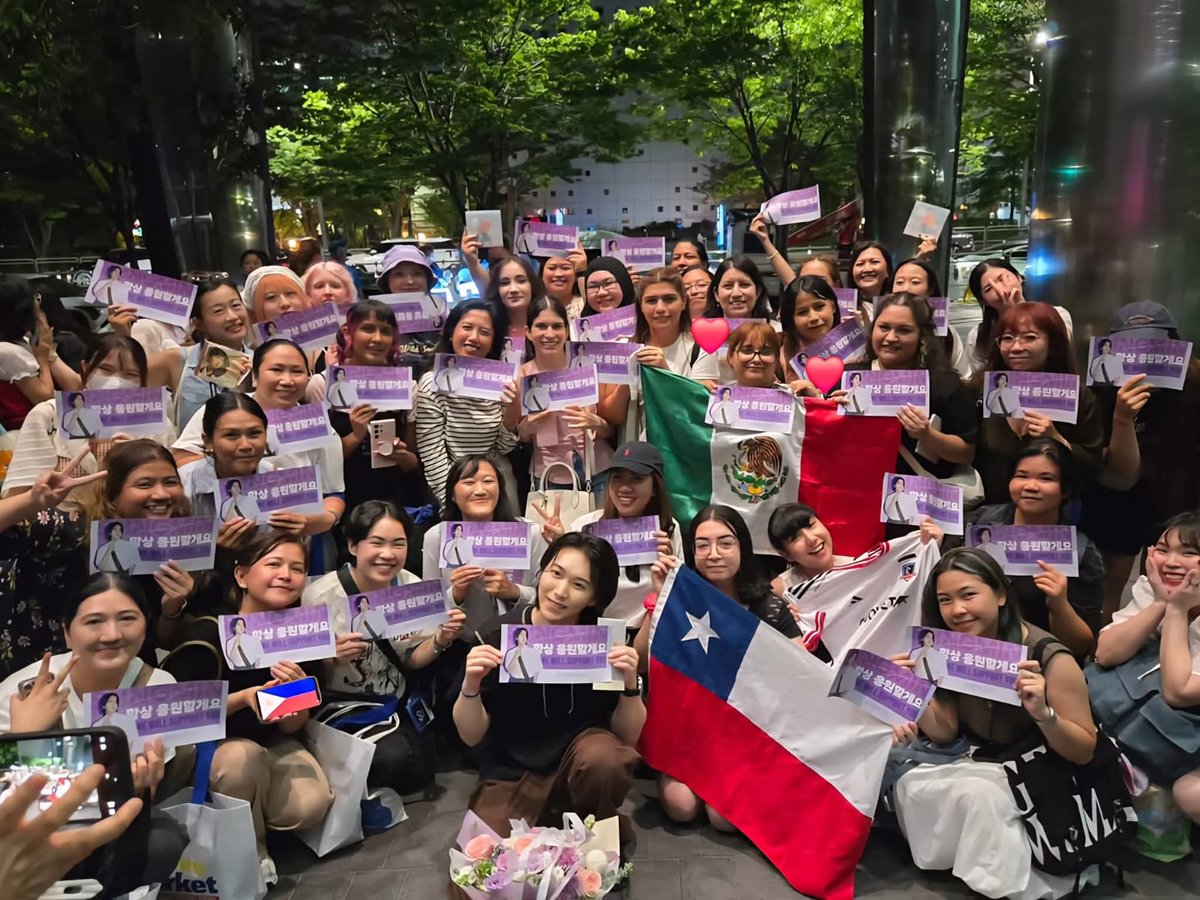 SweetMin (@sungminperu) on Twitter photo Our first project 💜 🌟
Miniverse starts with love! Sungmin received a bouquet of flowers as a symbol of support 💐
A project in collaboration with <a href="/infosjperu/">InfoSJPerú - SUPER JUNIOR EN PERU (16/10)</a> <a href="/ourming/">Hourly Ming</a> <a href="/for_sungmin/">SUNGMIN For You 🍑</a>
<a href="/proyectosperuSJ/">Proyectos Perú SJ</a> and all the fans who joined 💜
#성민 #SUNGMIN <a href="/LIU_Sungmin/">SUNGMIN</a> Our first project 💜 🌟
Miniverse starts with love! Sungmin received a bouquet of flowers as a symbol of support 💐
A project in collaboration with <a href="/infosjperu/">InfoSJPerú - SUPER JUNIOR EN PERU (16/10)</a> <a href="/ourming/">Hourly Ming</a> <a href="/for_sungmin/">SUNGMIN For You 🍑</a>
<a href="/proyectosperuSJ/">Proyectos Perú SJ</a> and all the fans who joined 💜
#성민 #SUNGMIN <a href="/LIU_Sungmin/">SUNGMIN</a>
