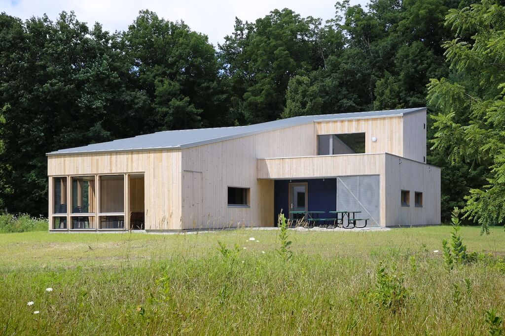 AmazingArchi's tweet image. OPAL designs North America&apos;s first and only Certified Passive House lab building - The Warren Woods Ecological Field Station for the University of Chicago

Read more: amazingarchitecture.com/laboratory/opa…

#amazingarchitecture #Laboratory