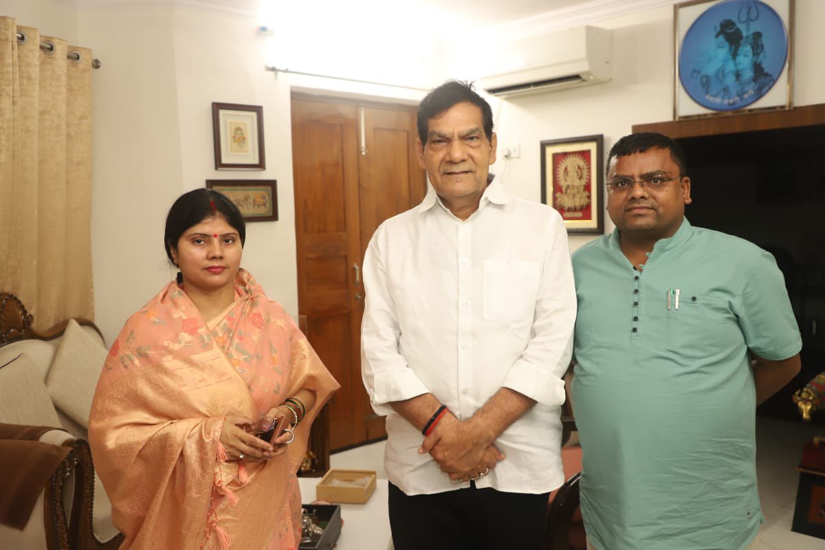 rajbalabjpmla's tweet image. लखनऊ में नगर विकास एवं ऊर्जा मंत्री मा. @aksharmaBharat जी से शिष्टाचार भेंट कर मार्गदर्शन प्राप्त किया ।

इस अवसर पर मा. मंत्री जी से मिलक - शाहबाद विधानसभा क्षेत्र के विकास हेतु महत्वपूर्ण विषयों पर चर्चा की ।

#mlarajbalasingh #MYogiAdityanath #bjp4up #bjp4ind