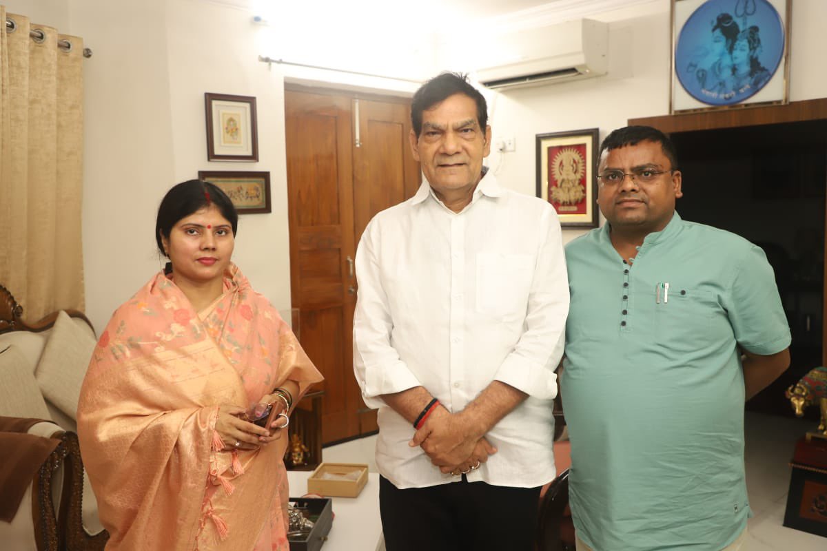 rajbalabjpmla's tweet image. लखनऊ में नगर विकास एवं ऊर्जा मंत्री मा. @aksharmaBharat जी से शिष्टाचार भेंट कर मार्गदर्शन प्राप्त किया ।

इस अवसर पर मा. मंत्री जी से मिलक - शाहबाद विधानसभा क्षेत्र के विकास हेतु महत्वपूर्ण विषयों पर चर्चा की ।

#mlarajbalasingh #MYogiAdityanath #bjp4up #bjp4ind