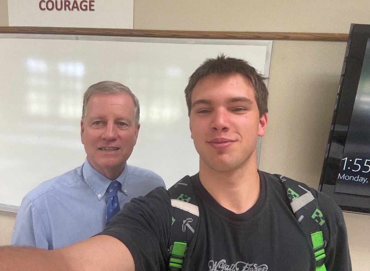 FIRST DAY of CLASS (FALL ‘25) - PIC w PROFS #FIGHTforSCHREINER #d3b #SCACbsb