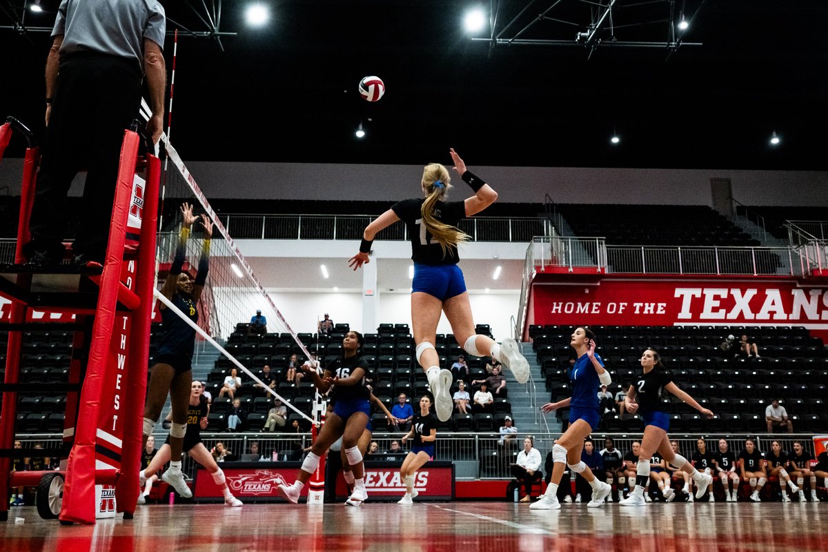 GMsportsmedia1's tweet photo. More from Byron Nelson's win over Highland Park 8-23-25 at the Northwest ISD Classic. Sophee Peterson - MVP, Kylie Kleckner - OFF MVP, Savannah Sterna and AJ Seay - All Tourney

#txhsvb #dfw #texas #volleyball #byronnelson @NISDAthletics @BNHSVBall @BigDMedia19 @Gosset41 

PHOTO: @matts_photos_