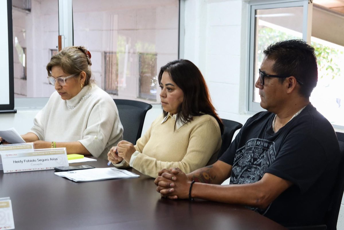 venaderoizt's tweet photo. Por la mañana presidí la Décima Sesión Ordinaria de la Comisión de Administración del Tercer Concejo de la Alcaldía #Iztacalco; presentamos el informe trimestral de la Dirección General de Administración, así como una propuesta para erradicar y combatir los tiraderos clandestinos https://t.co/zsG0bWJKEA
