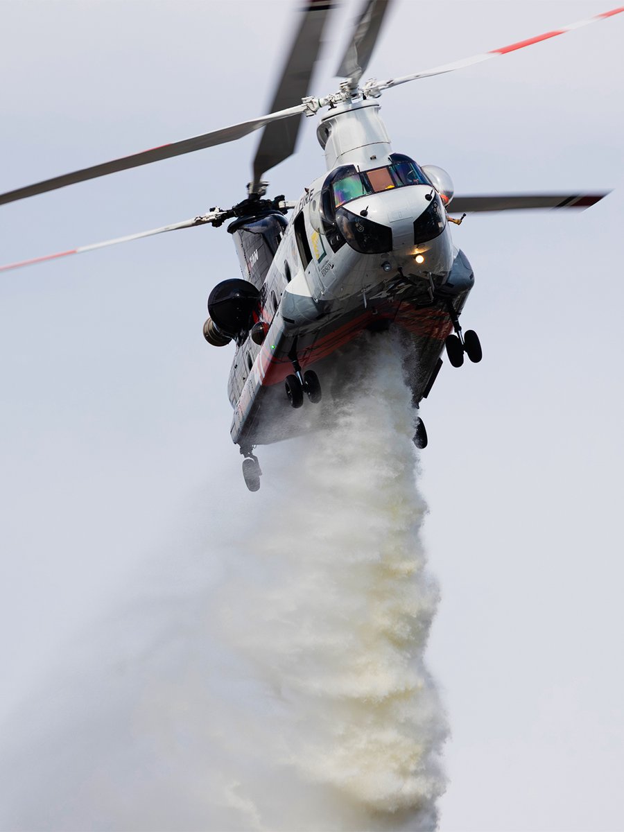 CoulsonAviation's tweet photo. Helitanker 47 (N42CU) on the Beacon Fire, Aug 20. ππ§π₯
Thanks to IG user https://t.co/HN65kFf35r for these incredible shots.
#CoulsonAviation #N42CU #BeaconFire https://t.co/AUYLBuJZlx