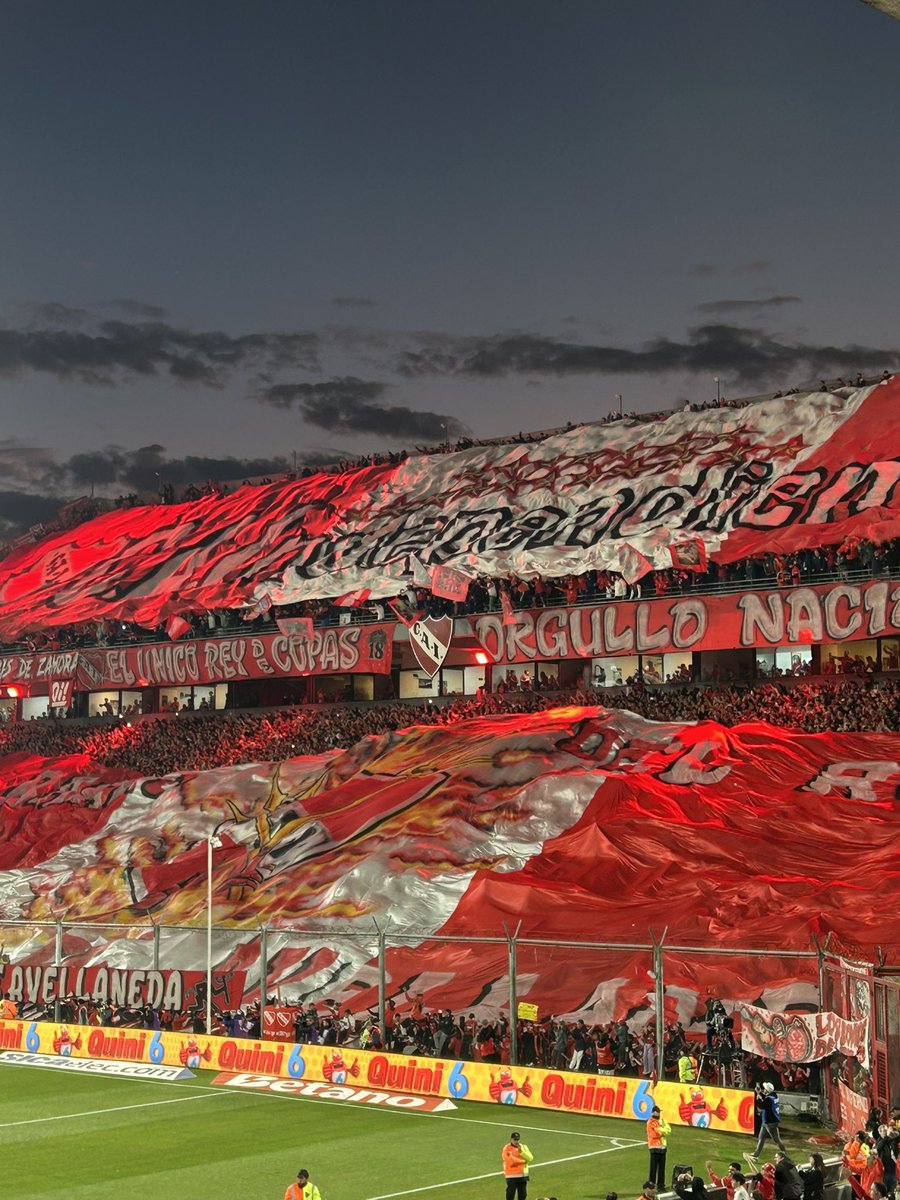 FranCAI__'s tweet photo. Como te extraño rojo https://t.co/IJUS9EasnJ