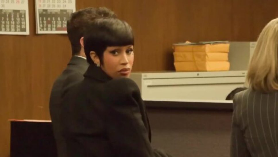 She is the DRAMA 😌