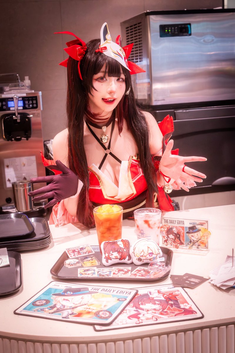 나와 함께 모든 걸 엉망으로 만들어줄래? 그럼 널 내 것으로 만들어줄게~❤️‍🩹✨

📢 스타레일X이디야 콜라보 확인하기 :
cafe.naver.com/honkaistarrail…

#스타레일이디야콜라보 #스타레일 #HonkaiStarRail 🥭🍓✨