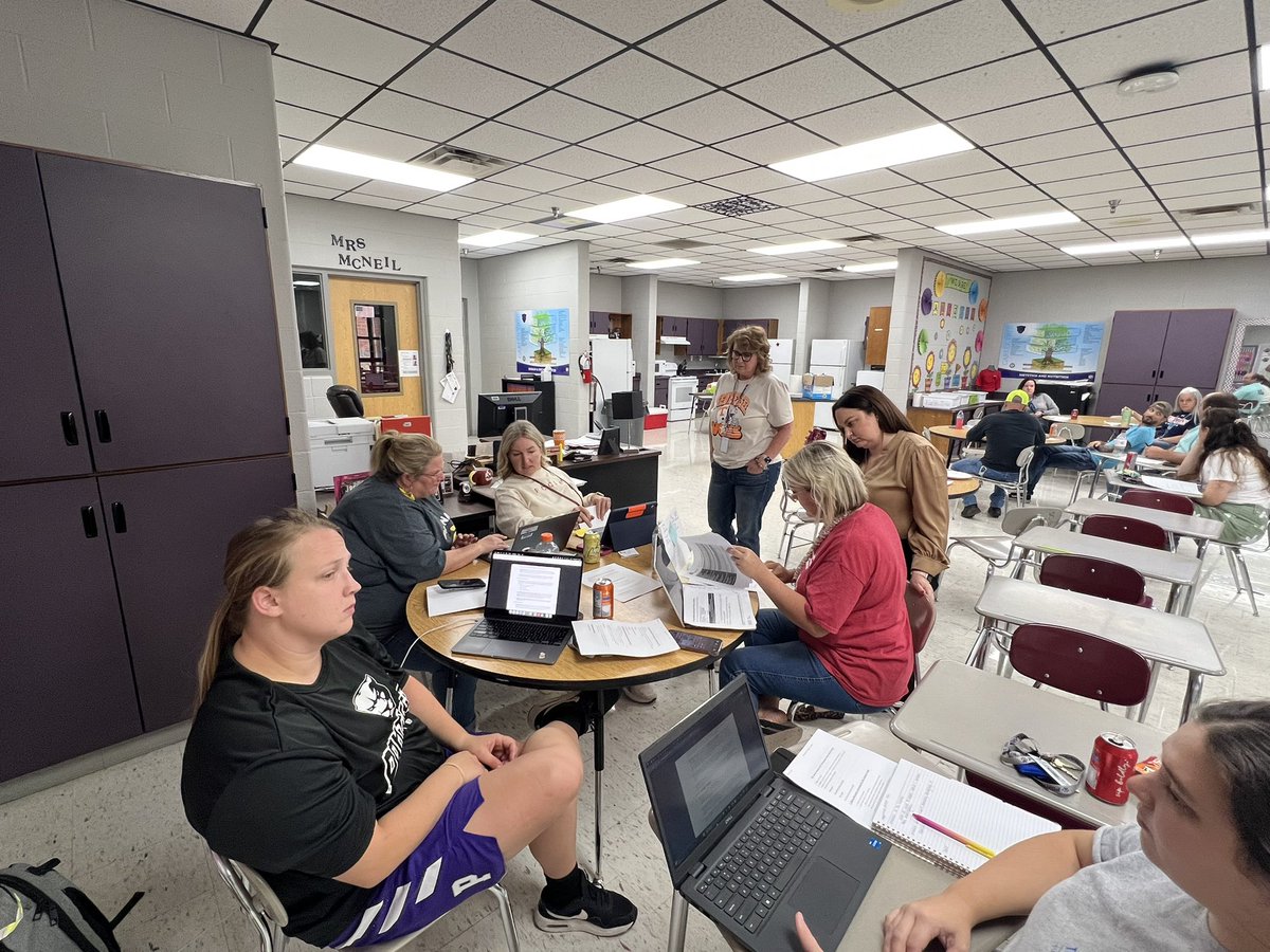 PHS CTE teachers were digging deeper into PBLs at their PLC.  CTE Coordinator, Mary Beth Allen led the PLC offering guidance and valuable insights!