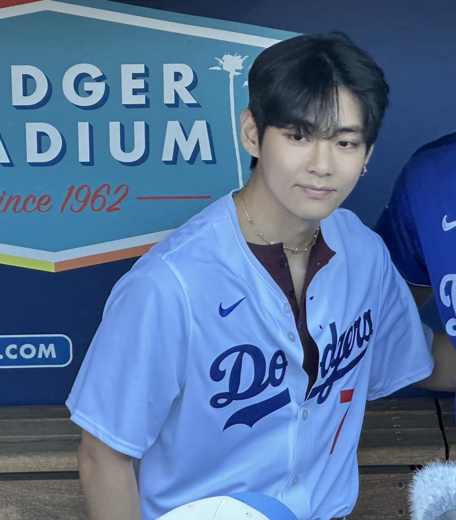 mylovebwi's tweet photo. LOOK AT HIM OH MY GODDDDD https://t.co/VCcrxhsL3l