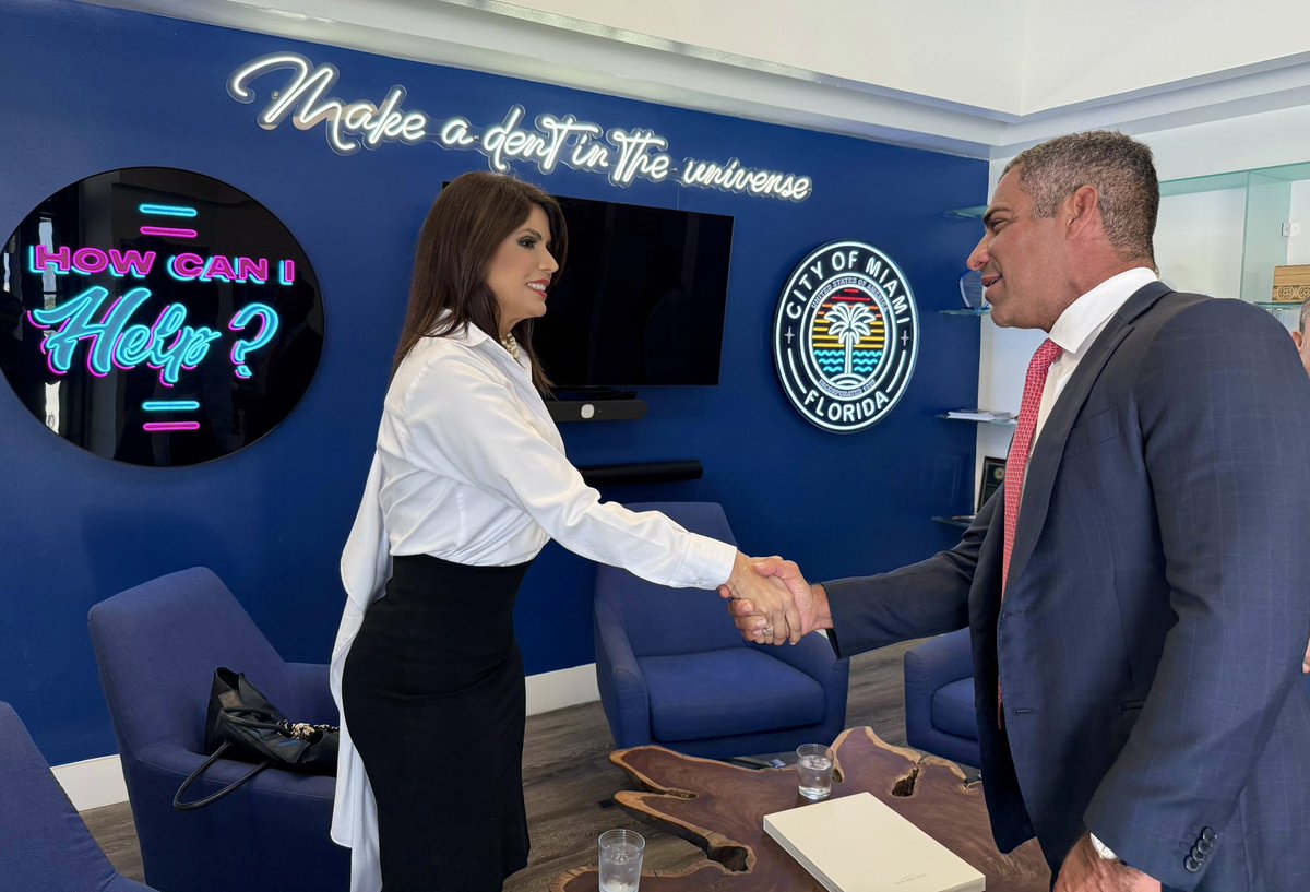 El alcalde de Miami, Francis Suárez, señaló que el posicionamiento de El  Salvador ante el mundo, es gracias a la estrategia bitcoin del Presidente  @nayibbukele y al plan de seguridad. Manifestó también