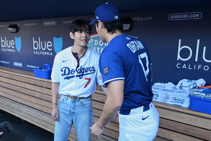 大谷さんと記念写真📷
やっぱり大谷さん、おおきいっ👀

<a href="/BTS_twt/">방탄소년단</a>