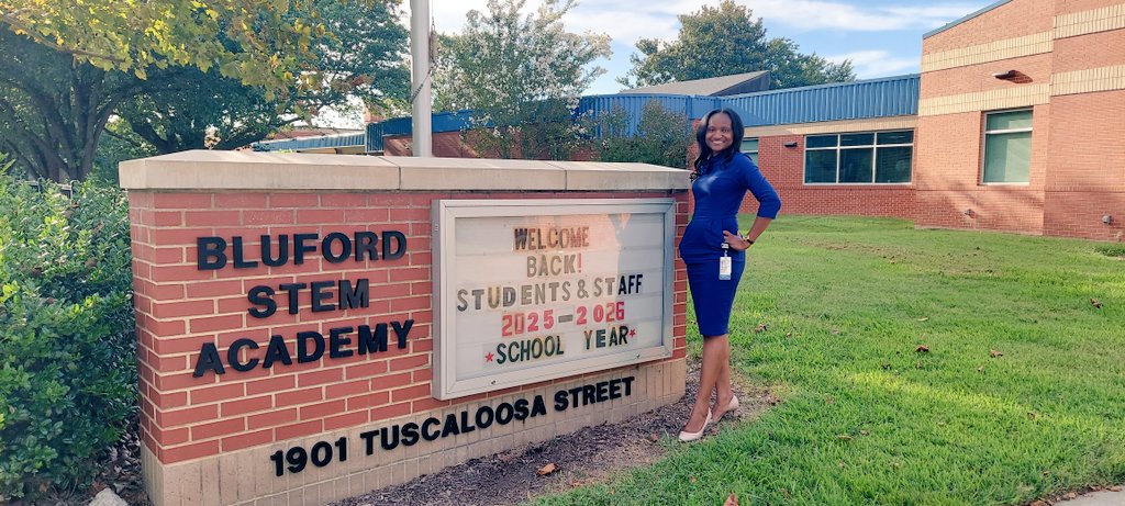 IvolynB's tweet photo. Day one as principal = complete! ✅ 
What an incredible first day with our Bluford Bulldogs @Bluford_STEM @GCSchoolsNC. The best is yet to come! 🐾💙💛 
#WeAreAllIn
 #STEMStrong
 #BulldogPride https://t.co/hPlTM205hj
