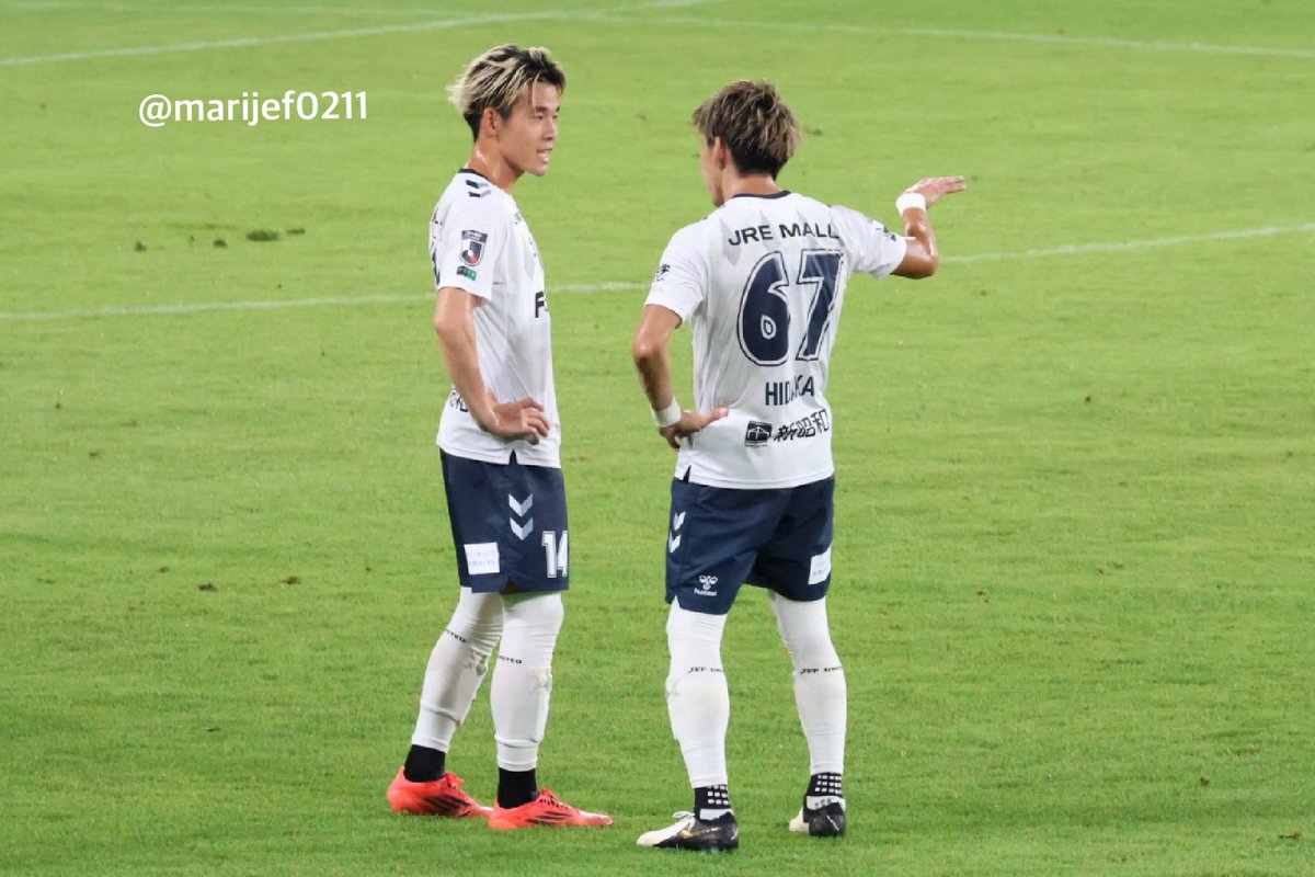 私の推しペアの確認し合う姿(*´꒳`*)
試合中、こんな姿を見ると最大にテンションが上がる私☆*:.｡. o(≧▽≦)o .｡.:*☆
左の縦コンビだから話し合う事は沢山あるよね(^^)vｳｼｼ♪
怪我なく・・最終戦まで走り切ってください٩( 'ω' )وｳｷｳｷ♪
2025.8.24
#jefunited 
#ジェフ千葉
#日高大 #椿直起