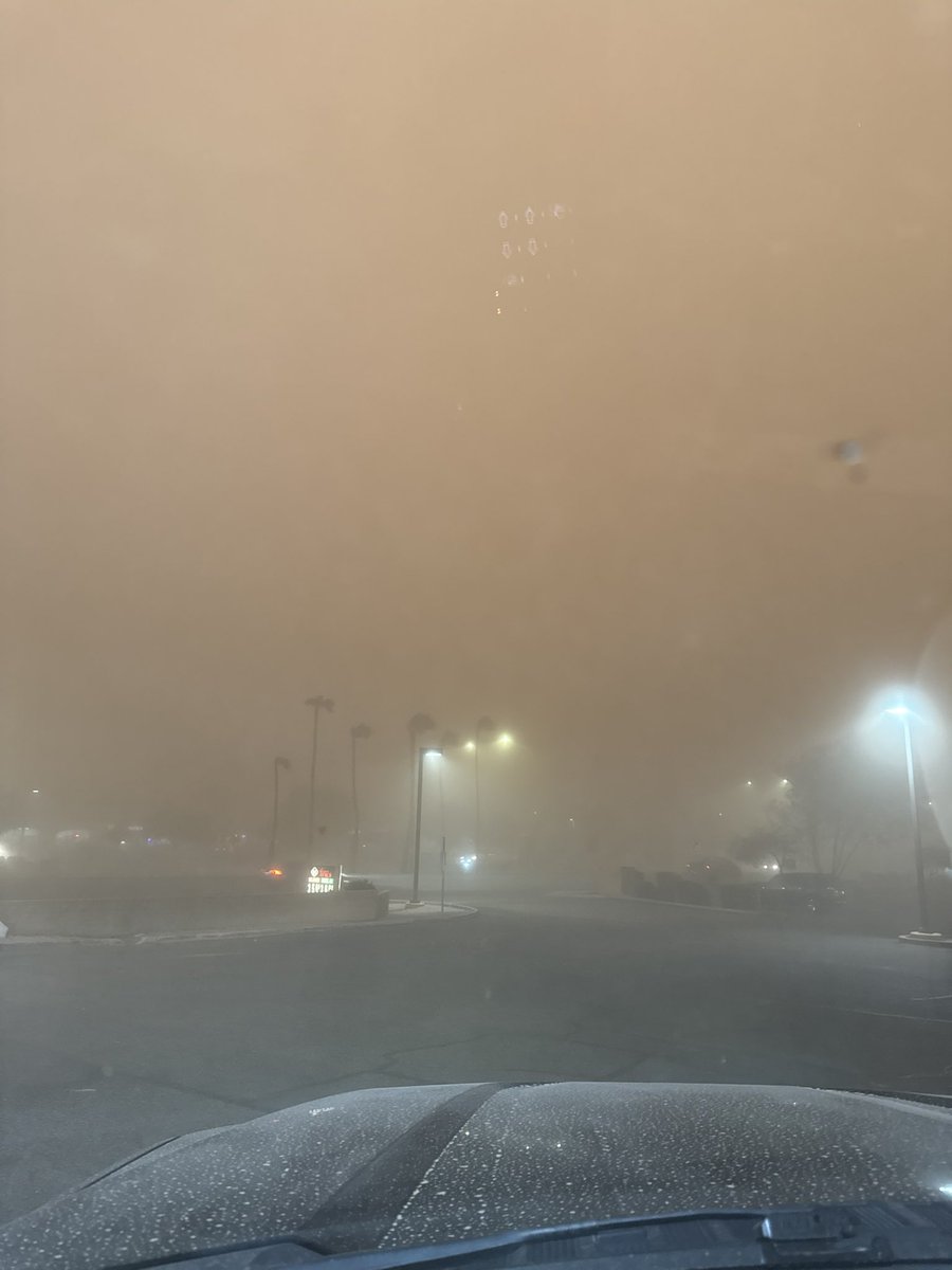 Fox10Danielle's tweet image. Severe dust storm rolling into Tempe. #duststorm #tempe #arizona #azwx #fox10phoenix