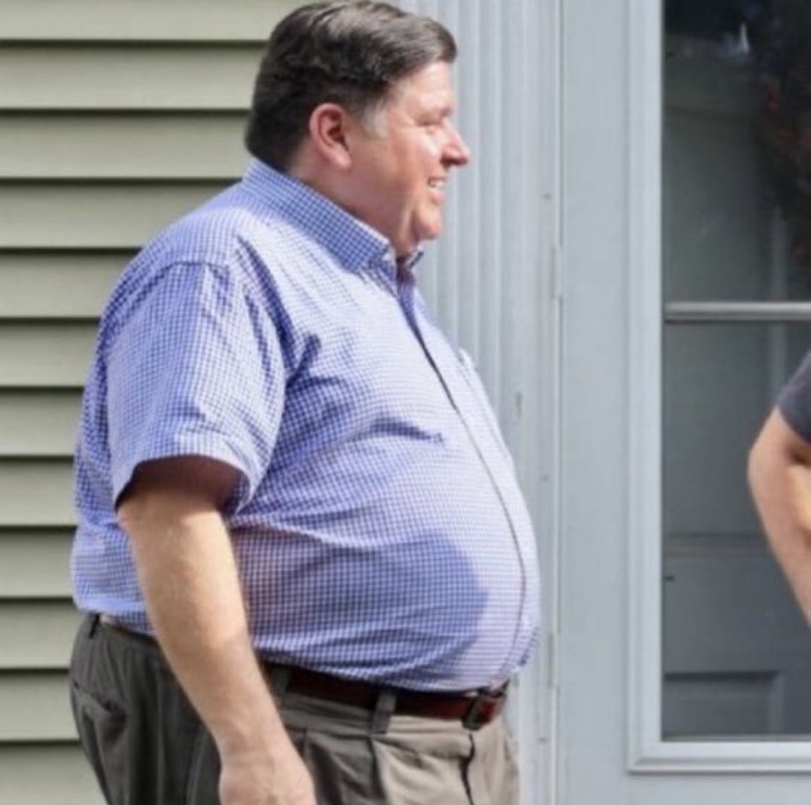 Governor JB Pritzker reaffirms that he won’t “bend the knee” to a wannabe dictator.

Do you think JB can even bend his knee ??