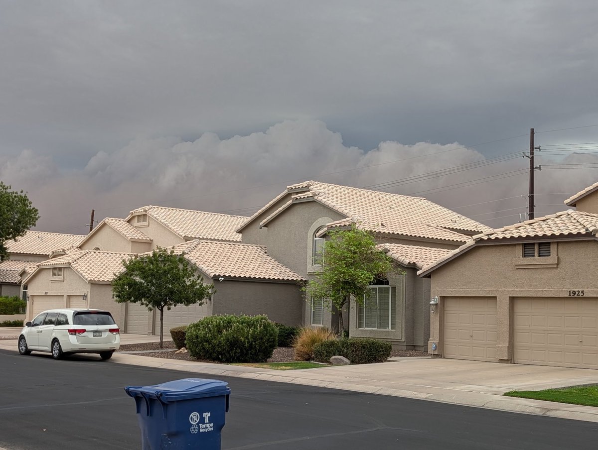 Couple haboob pix out of Tempe this afternoon!  The monsoon finally arrived this summer.  Severe T-storm warning for the valley till 6 tonight