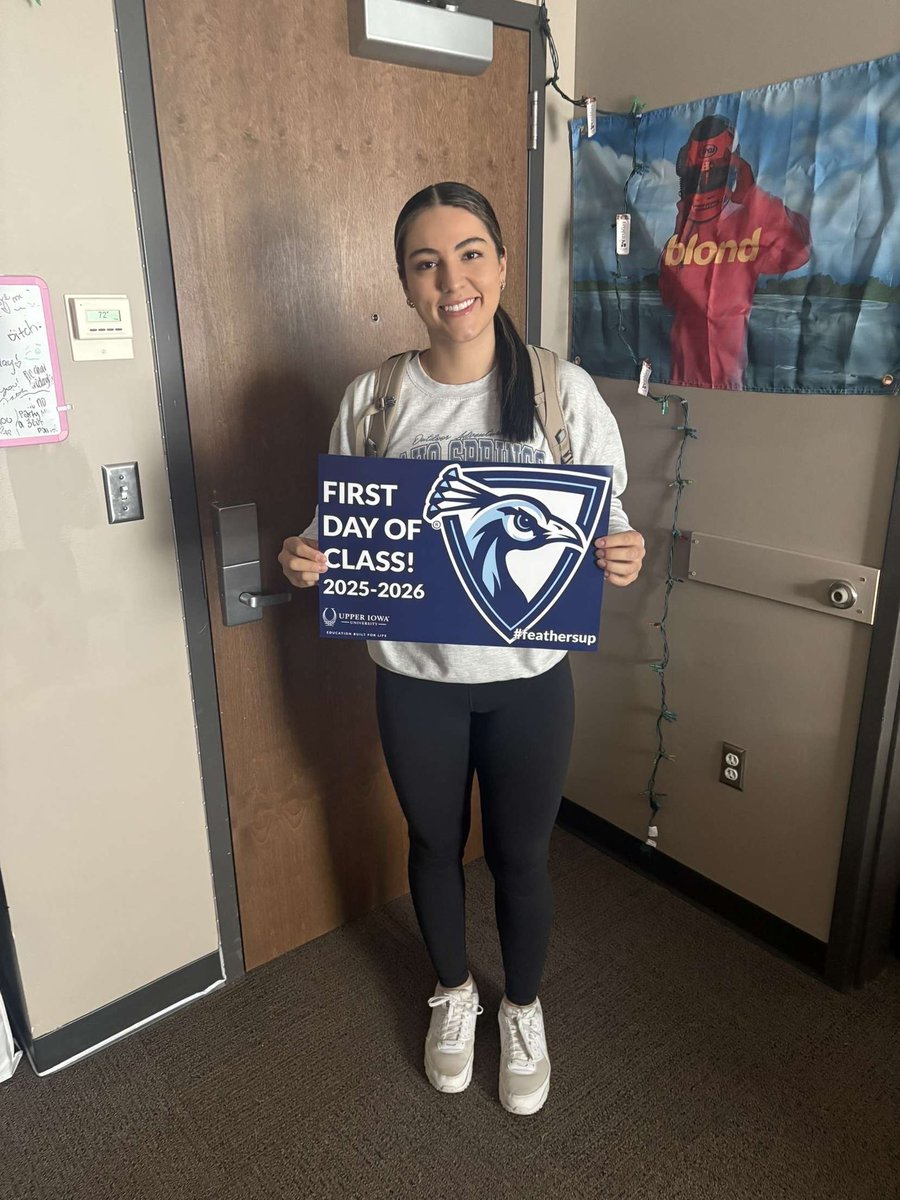 UIU_Softball's tweet photo. 🦚 “Peacocks in the classroom, champions on the field. 💙💚 #FirstDayVibes” https://t.co/QjGsMD5B4r