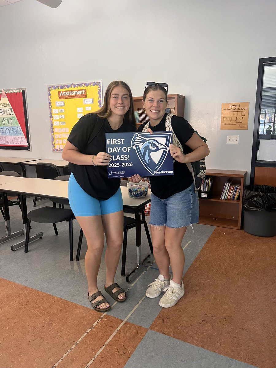 UIU_Softball's tweet photo. 🦚 “Peacocks in the classroom, champions on the field. 💙💚 #FirstDayVibes” https://t.co/QjGsMD5B4r