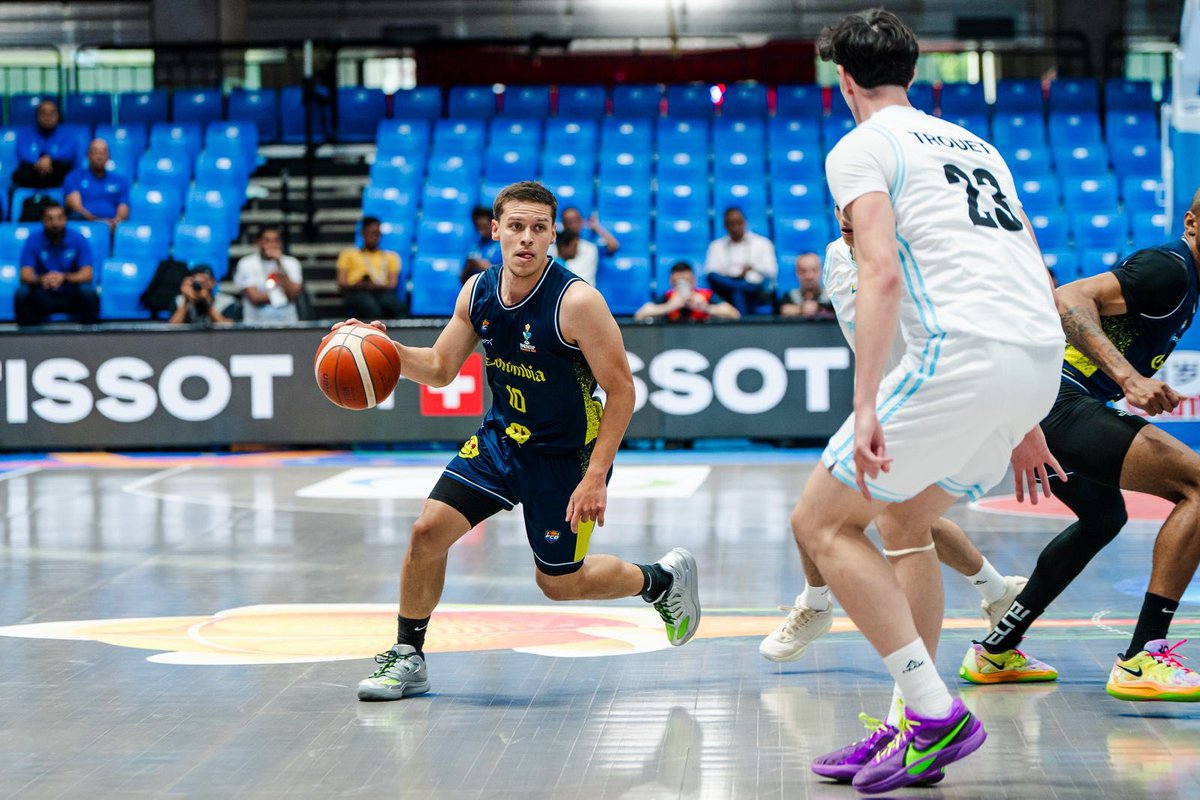 👏🏻 ¡Historia pura!

La selección 🇨🇴 de baloncesto masculina clasificó por primera vez a cuartos de final de la Copa América que se disputa en Nicaragua.

La tricolor ha sido ejemplo de calidad, técnica y trabajo en equipo.