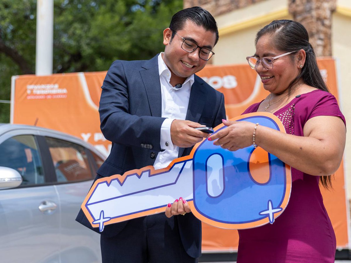#Juárez Entrega Juárez auto a ganadora del Sorteo Predial 2025
Más info ➡️ obispado.com.mx/archivos/4577 | <a href="/MovCiudadanoNL/">Movimiento Ciudadano Nuevo León</a> |