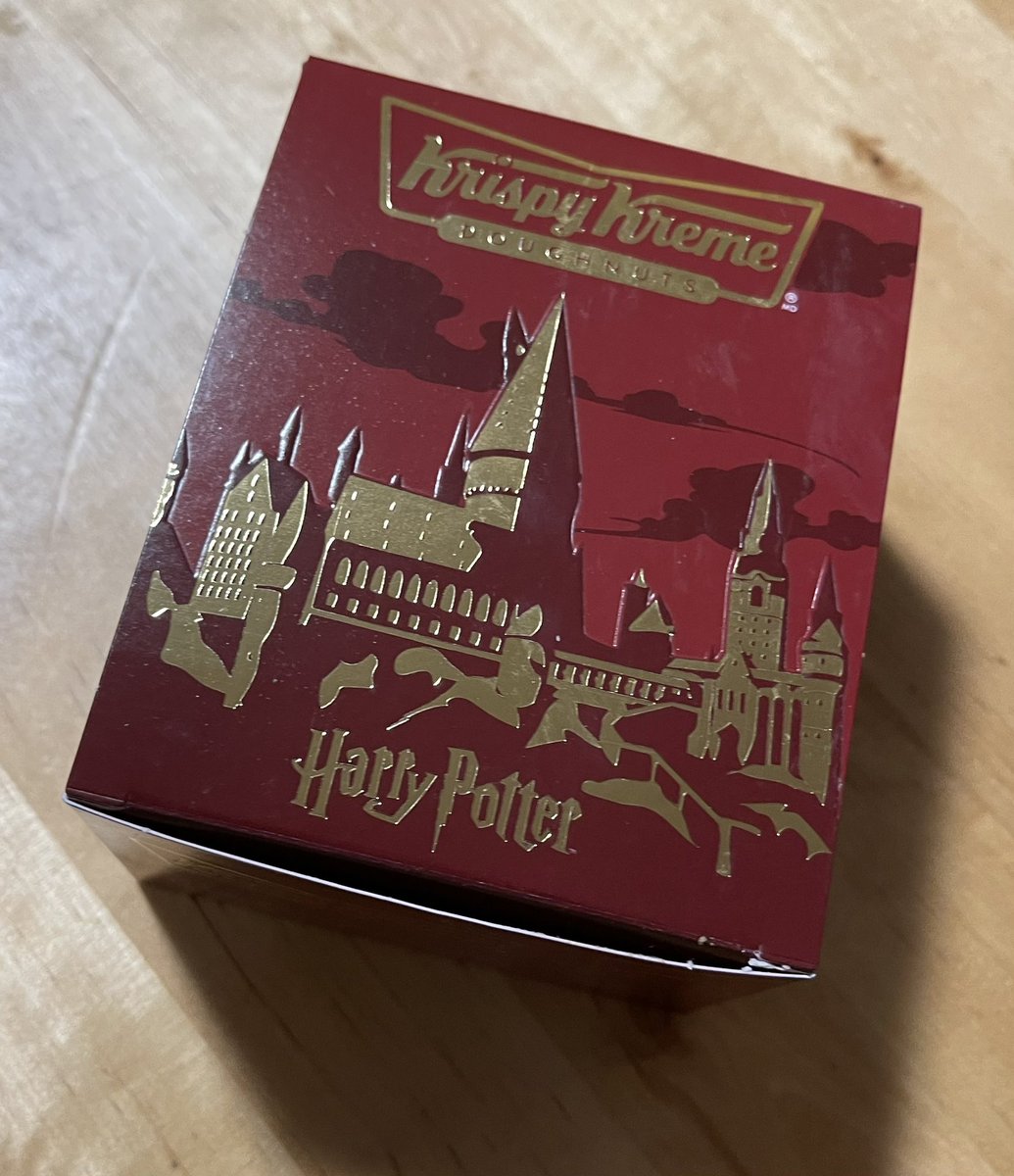 AshSmart's tweet image. Back to Hogwarts! 

You know I had to go &amp;amp; try the new Harry Potter Collab with Krispy Kreme! My Hogwarts House was calling me &amp;amp; this magical donut experience was not one to be missed! 🪄 

What a great collab &amp;amp; really loved it! Magical 🤩 

#HarryPotter #HP #KrispyKreme