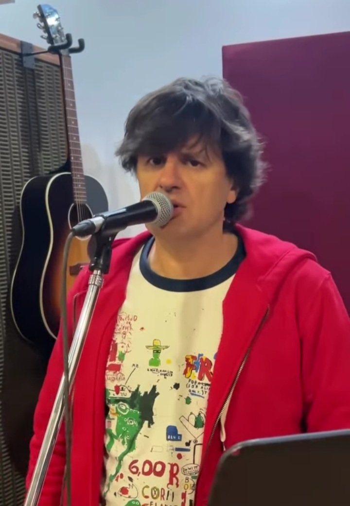 Ciro ensayando para los movistar de diciembre
