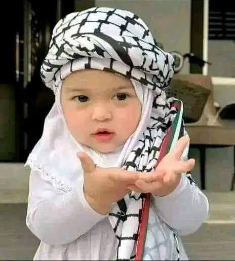 "Que tus manos inventen el vuelo de un ave,
que tu voz cante canciones de libertad.
Que la arena que pisas sea un futuro suave,
donde florezca un jardín de fraternidad".
#FreePalestine