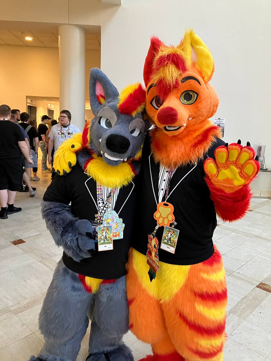Ash 🦊 🧡❤️💙 tweet media