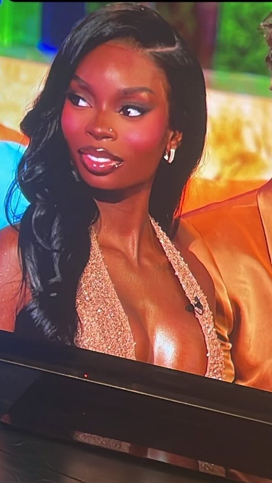 Caught this pic of Olandria and she’s literally a goddess wtf- #loveislandreunion
