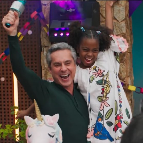 biabatella's tweet photo. Vamos ser sinceros todo o sonho de uma sobrinha e ter um tio rico e legal como o marco aurélio né? #ValeTudo https://t.co/Svt5Lsntq9
