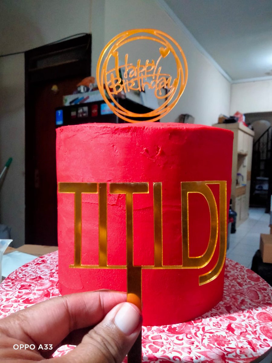 Setahun yang lalu dapat pesanan cake ulang tahun Titi DJ dengan request gluten fre cake less sugar. 

Mau ga ma belajar tips &amp; trik gluten free cake yg punya rasa &amp; tekstur spt cake biasa dibikin.  Dan puji Tuhan sukses. 

Trus bulan lalu lihat gula yang dipakai Alex.